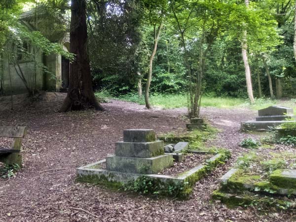Cemetery,Mausoleum,Graves,Greyladies Park,Burseldon